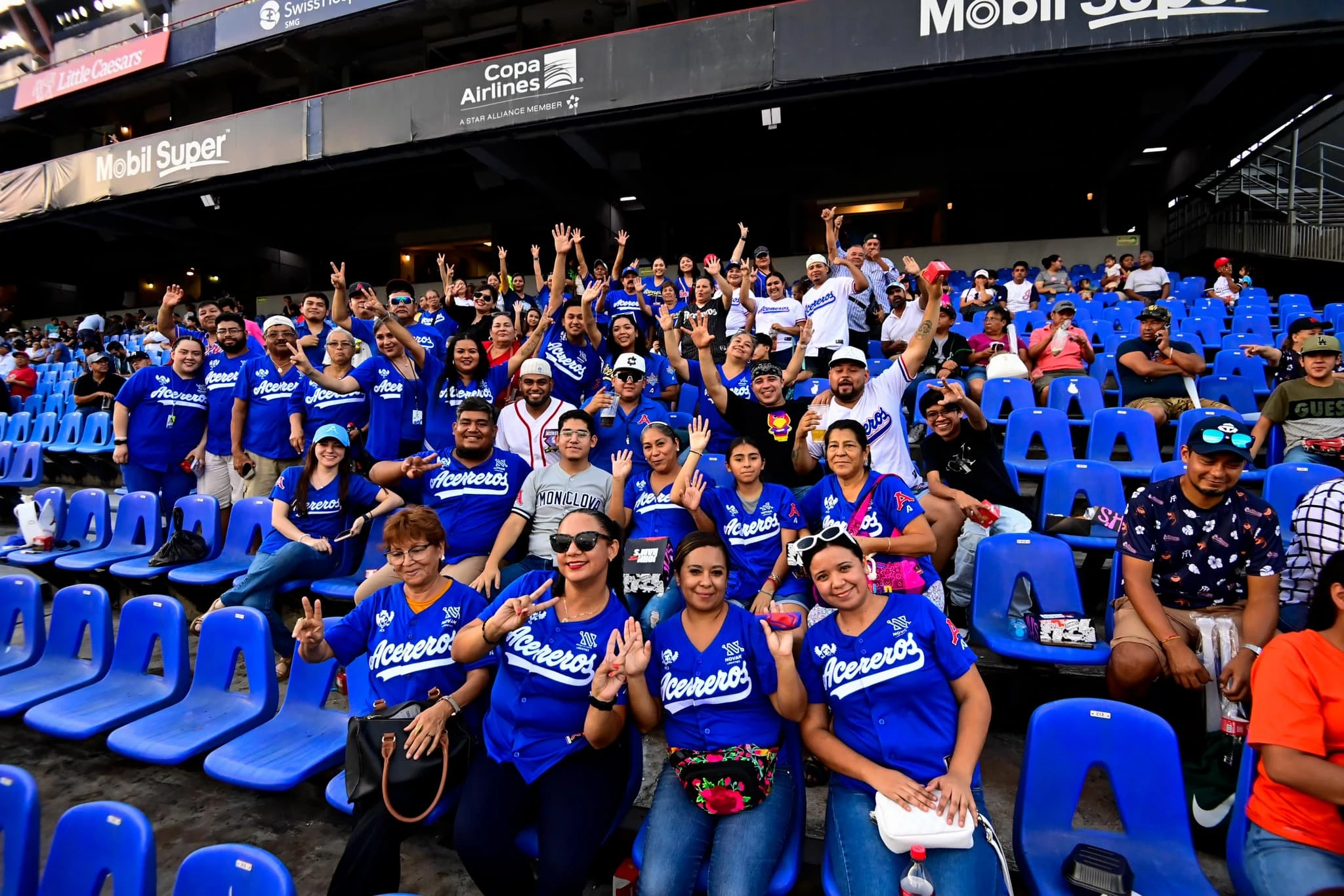 Fans disfrutando de un evento en vivo